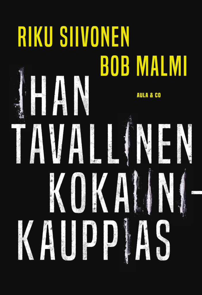 Ihan tavallinen kokaiinikauppias -kirjan kansi. Kannessa kirjailijoiden ja kirjan nimi mustalla pohjalla.