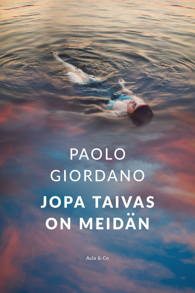 Jopa taivas on meidän -kirjan kansi. Kannessa vedessä kulkeva ihminen.