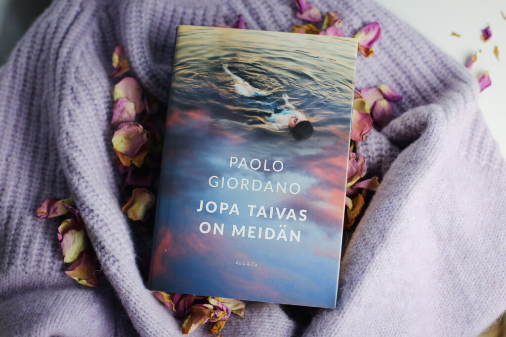 Paolo Giordanon Jopa taivas on meidän -romaani laventelinvärisen villapaidan päällä